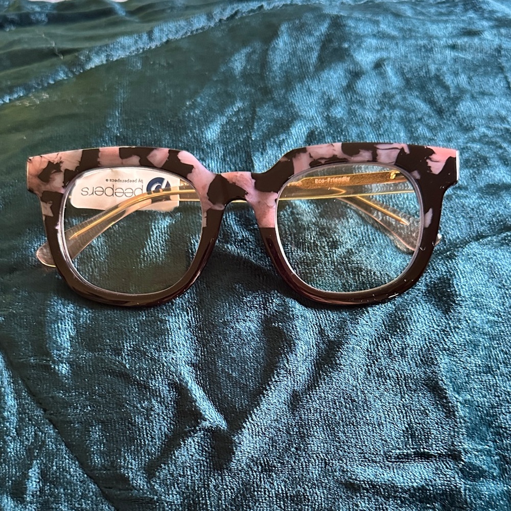 Peepers Pink and Black Women's Glasses Reeders +1.25. Very cute!